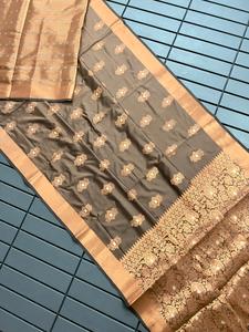 Nouveau concepteur magnifique à la recherche Diwali Collection Collection tendance Kanjivaram soie avec chemisier avec cuivre Zari travail à vendre - Product Image 5