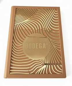 ปกเมนูหนัง PU หรูหรา ดีไซน์ใหม่ ขนาดสั่งทำได้ สำหรับร้านอาหาร 8.5x14 นิ้ว ได้รับการรับรองมาตรฐาน ISO ราคาประหยัด พร้อมโลโก้แผ่นโลหะ 4-5 ดาว - Product Image 6