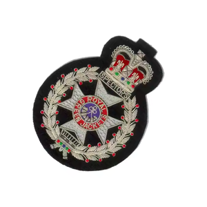 Blazer en fil métallique brodé à la main de la meilleure qualité Badges Taille personnalisée Matériel avec décoration en dentelle Logo personnalisé - Product Image 3