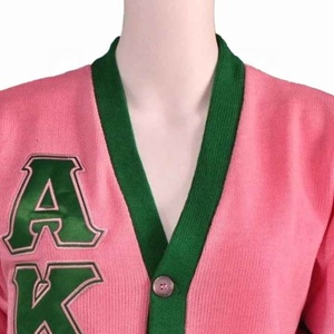 กรีก เอ | เสื้อแจ็คเก็ตคาร์ดิแกนถักไหมพรมสีชมพูและสีเขียว แขนยาว สไตล์วินเทจ สำหรับผู้หญิง ของชมรม KA Sorority - Product Image 2