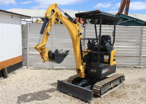 El mejor!! Excavadora de cadenas usada de 3 toneladas de alta potencia, color amarillo, con orugas de acero reforzadas y cabina cerrada para excavaciones profundas - Product Image 2