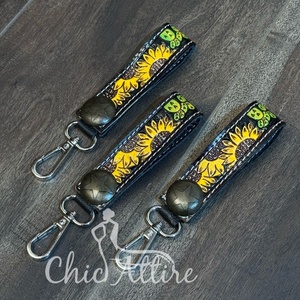 Porte-clés de poignet en cuir Offre Spéciale usiné à la main avec porte-clé en cuir de vachette véritable Concho en métal - Product Image 1