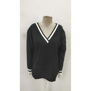 Blusa de Mujer con Cuello en V y Manga Larga, Estilo Waffle, 28386 - Negra - Product Image 5