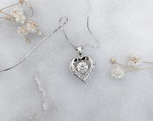 Collar con Colgante de Corazón de Diamante Moissanite VVS Antiguo con Joyería Fina de Oro de 14k para Mujer, Moda de Lujo a Bajo Precio - Product Image 1