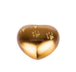 Urne souvenir coeur en laiton or fini avec patte gravée forme de coeur crémation cendres d'animal de compagnie urne fournitures funéraires - Product Image 1