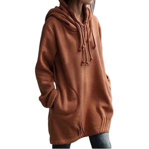 Vente en gros de sweat à capuche allongé pour hommes de haute qualité 100% coton avec poches respirantes pour l'hiver - Product Image 1