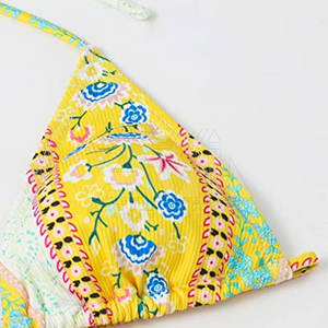 Maillot de bain deux pièces personnalisé pour femme : Haut imprimé et bas uni, extensible, pour la plage – Ensemble de bain OEM ODM Usine - Product Image 3