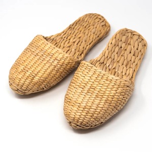 Pantuflas tejidas a mano para mujer, varios diseños, sandalias de jacinto de agua, precio bajo, en venta. - Product Image 1