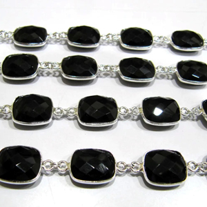 Forma de cojín de espinela negra natural Tamaño 11x13mm Briolette Facetado Rectángulo Bisel Conector Cadena Vendido por pie - Product Image 1