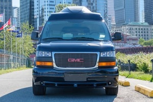 Camioneta GMC Savana G2500 Presidencial Convertida, Año 2010 - Product Image 2