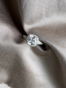 Bague de fiançailles en diamant de laboratoire brillant de 2 carats, solitaire minimaliste, fabriquée en or massif 14 carats - Product Image 2