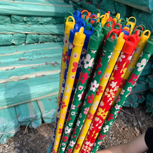 Palo de escoba de madera duradero de fábrica con revestimiento de PVC de flores para mangos de escoba - Product Image 1