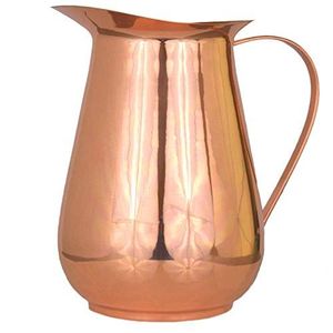 Jarra de cobre con diseño grabado tradicional para servir agua con aspecto elegante y pulido natural a la venta - Product Image 2