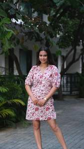 New Arrival Stylish Comfortable Cotton Crop Top for Women Bold V-Neck Print XS Size Lightweight Tank Sleeves - Product Image 4