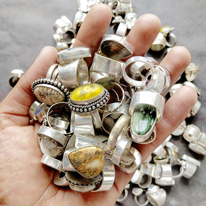 Vente en gros de bagues plaquées argent sterling 925 avec pierres précieuses faites à la main Bague vintage multicolore pour femmes Bijoux - Product Image 1