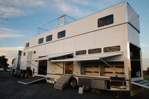 Factory Supply Luxury & Living Quarters Horse <b>Floats</b> (3+ Horse Capacity 500KG Max Payload 3145x1930x2155mm) For Sale - Product Image 3