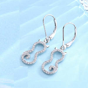 Orecchini a levetta con gatto in oro bianco 14 carati e cristalli - Product Image 2