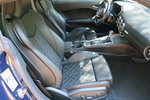 Audi TT Coupé d'occasion 2017, garantie OEM d'un an, origine américaine - Product Image 4