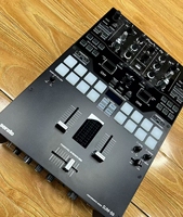 Mezclador Pioneer DJM S9 con tarjeta de sonido integrada compatible con el software Serato DJ para manipulación de sonido
