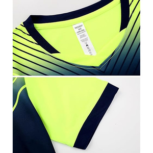 Conjunto de ropa de fútbol Premium de alta calidad personalizada al por mayor para adultos para equipos de club para prepararse para el juego - Product Image 4