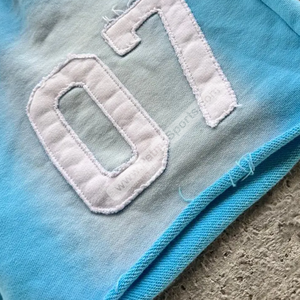 Haga su propio logotipo Pantalones cortos de sudor desgastados personalizados Baja tasa Hombres desgastados Pantalones cortos de sudor Bordado Serigrafía - Product Image 2