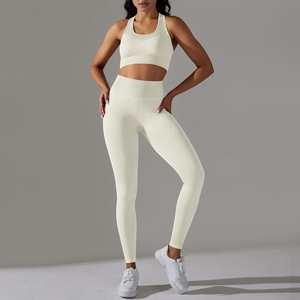 Conjuntos de ropa de Yoga de 2 piezas sin costuras para mujer, ropa deportiva de patrón sólido para gimnasio, cierre de cintura elástica, pantalones cortos de longitud corta en la parte delantera - Product Image 4
