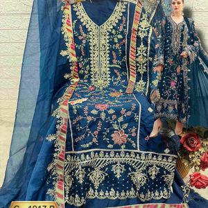 Elegancia etérea: Juego de organza bordada Shalwar Kameez con trabajo manual, parte inferior e interior de Santoon opaco para estilo de invierno - Product Image 1