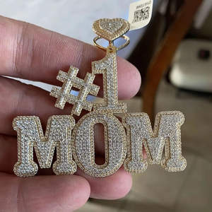 Iced Out # Colgante Corazón MOM con Diamante Moissanita VVS de 18k, Plata de Ley Chapada en Oro, Joyería de Lujo Personalizada Estilo Hip Hop - Product Image 2