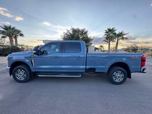 FORD F-350 SUPER DUTY LARIAT 4X4 2023 d'occasion (conduite à gauche/droite) - Product Image 2