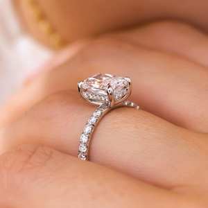 แหวนเพชรมอยส์ซอไนต์2.62ตัดสดใสสง่างามมีการตั้งค่าฮาโลที่มองไม่เห็นและสายครึ่ง2มม. บางเหมาะสำหรับสวมใส่ทุกวัน - Product Image 3