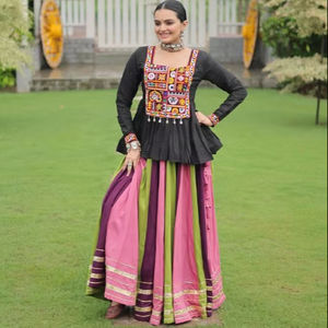 Lehenga Choli de viscosa de lujo para adultos, bordado artesanal y trabajo de lentejuelas para funciones de boda - Product Image 1