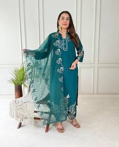 Costume en soie romaine exclusif, tenue ethnique de créateur faite à la main pour femmes, tenue de fête de mariage et de célébration, ensemble palazzo kurti - Product Image 6