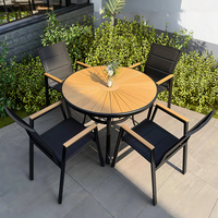 Nouveau ensemble de tables basses rondes d'extérieur en WPC antirouille et imperméables à l'eau Tables et chaises de patio pour terrasse