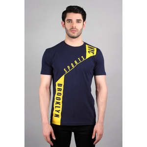 เสื้อยืดคอกลมลายกราฟิก ASGARD สำหรับผู้ชายจาก Unze London ผลิตจากผ้าฝ้ายออร์แกนิก 100% พิมพ์ลายบนผ้าเจอร์ซีย์ - Product Image 1