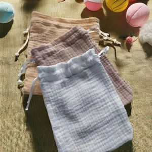 Sac cadeau en <span class=keywords><strong>coton</strong></span> mousseline double <span class=keywords><strong>gaze</strong></span> à cordon <span class=keywords><strong>de</strong></span> serrage, personnalisable en taille et en couleur, pour le rangement <span class=keywords><strong>de</strong></span> la poussière - Product Image 1