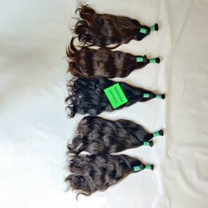 Extensiones de cabello humano indio sedoso negro virgen alineado con cutícula 100% cabello humano libre de procesamiento químico a granel Natural - Product Image 5