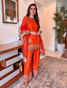 Ensemble Salwar Kameez Sharara indien pakistanais, lourd, deux tons, satin Fendy, coupe ajustée, pour les fêtes d'été, les mariages, vêtements pour femmes - Product Image 2
