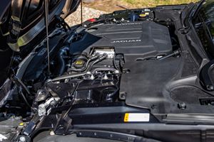 Jaguar F-Type R 75 2024, Convertible, Gasolina, Bajo Kilometraje - Product Image 6