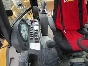 Excavadora de Ruedas Caterpillar 420F Amarilla, Cargadora Compacta con Motor y Caja de Cambios, Modelo 2018, Capacidad de Cucharón de 1.38m, Usada - Product Image 5