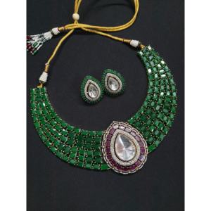 Conjunto de collar de gargantilla de piedra verde de diseñador con colgante de lágrima Kundan y pendientes a juego joyería tradicional para mujer - Product Image 2