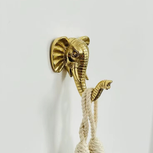 Double crochet mural en aluminium pour suspendre les manteaux, les chapeaux et les serviettes Pratique pour économiser de l'espace dans les chambres, les salles de bains et les halls - Product Image 1