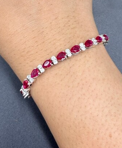 กำไลเทนนิสพลอยทับทิมสีชมพูทรงลูกแพร์ เงินแท้ 925 ประดับเพชรแล็บ - Product Image 2