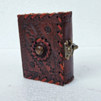 Mini Journal en cuir avec pierres précieuses et serrure Petit cahier vintage en relief à la main avec papier de coton recyclé Cadeau de voyage fait main