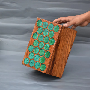 กล่องไม้แกะสลักอีพ็อกซี่ฝังอีพ็อกซี่สีเขียวกล่องอนุสรณ์ส่วนบุคคลสำหรับขี้เถ้า - Product Image 1