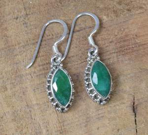 Boucles d'oreilles pendantes en argent sterling 925 émeraude verte, faites à la main, design original, pierre de naissance de mai, bijoux pour femme, cadeau pour anniversaire - Product Image 2