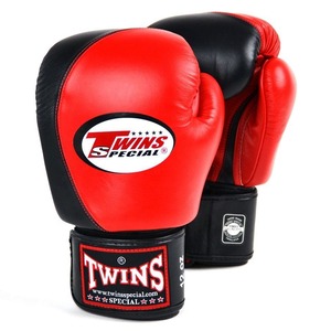 Guantes de Boxeo Twins Rojos y Negros de Cuero de 12 Oz con Correa de Muñeca Ajustable, Guantes Profesionales para Entrenamiento de Kickboxing, Sparring y MMA - Product Image 1