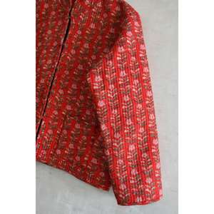 Chaqueta Acolchada Reversible Hecha a Mano, Chaqueta de Algodón con Estampado Floral en Bloques, Manga Larga, Chaqueta de Invierno con Botones para Mujer, para Venta al por Mayor y Exportación - Product Image 3