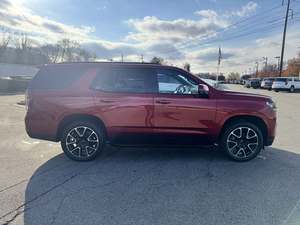 Super Red 2024 Chevrolet Tahoe RST 4WD Conduite à gauche Toit ouvrant panoramique Démarrage à distance Sièges en cuir Troisième rangée Jantes en alliage - Product Image 3