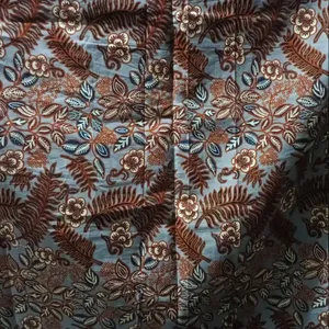 Sarong con motivos tradicionales sarung Indonesia Kain textil Bahan ropa de moda ropa