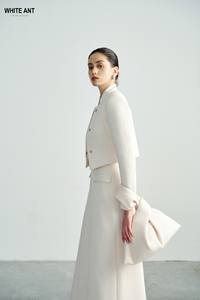 Chaquetas de mujer de manga larga con cuentas a mano de diseño de lujo, chaquetas cortas JUHI elegantes, tela de punto de Jersey en relieve ecológica - Product Image 4